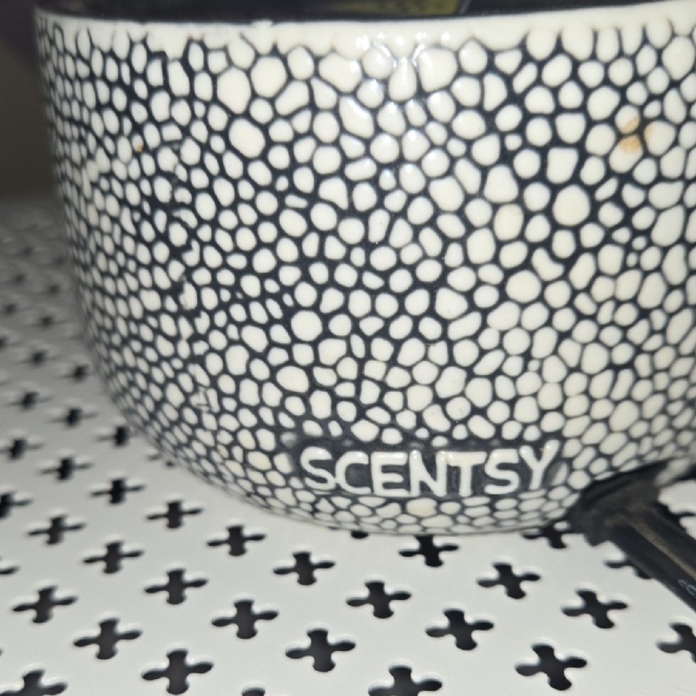 Black and White Ceramic Wax Warmer - Picture 3 of 5